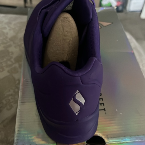 Sketchers - Picture 3 of 3